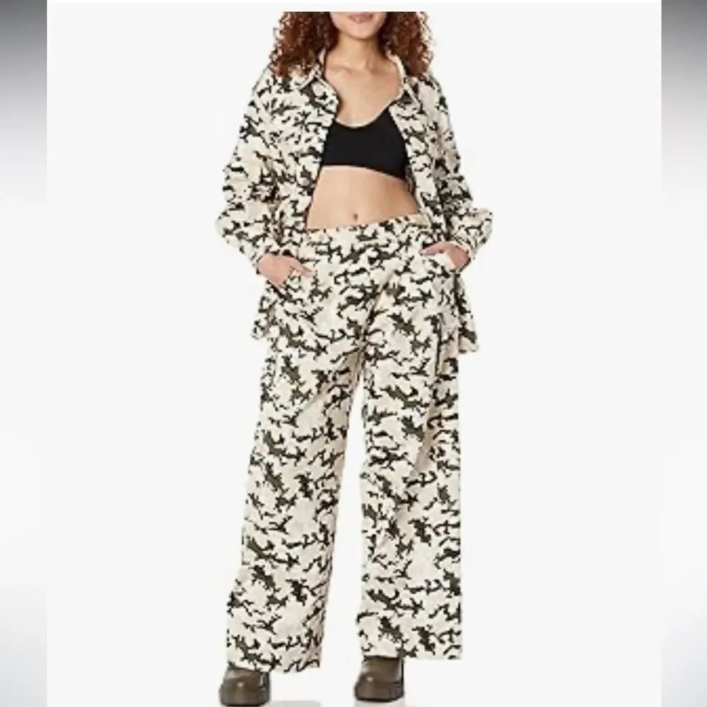 The Drop The Drop Women's Camouflage Print Wide-Leg Cargo Pant by  jennylinnnn